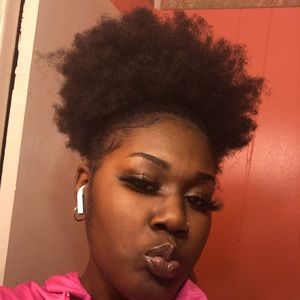 Meet your Posher, Mya